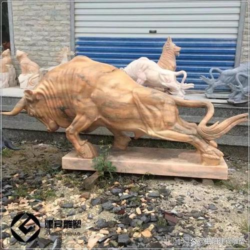 石雕牛雕塑的制造过程工厂的工人为大家讲一下